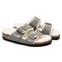 Carica l&#39;immagine nel visualizzatore di Gallery, Birkenstock Arizona Shearling Stone Coin
