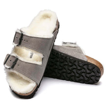 Carica l&#39;immagine nel visualizzatore di Gallery, Birkenstock Arizona Shearling Stone Coin
