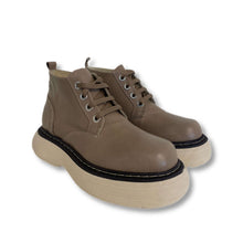 Carica l&#39;immagine nel visualizzatore di Gallery, Lace up shoes
