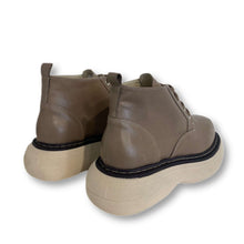 Carica l&#39;immagine nel visualizzatore di Gallery, Lace up shoes
