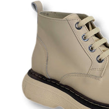 Carica l&#39;immagine nel visualizzatore di Gallery, Lace up shoes

