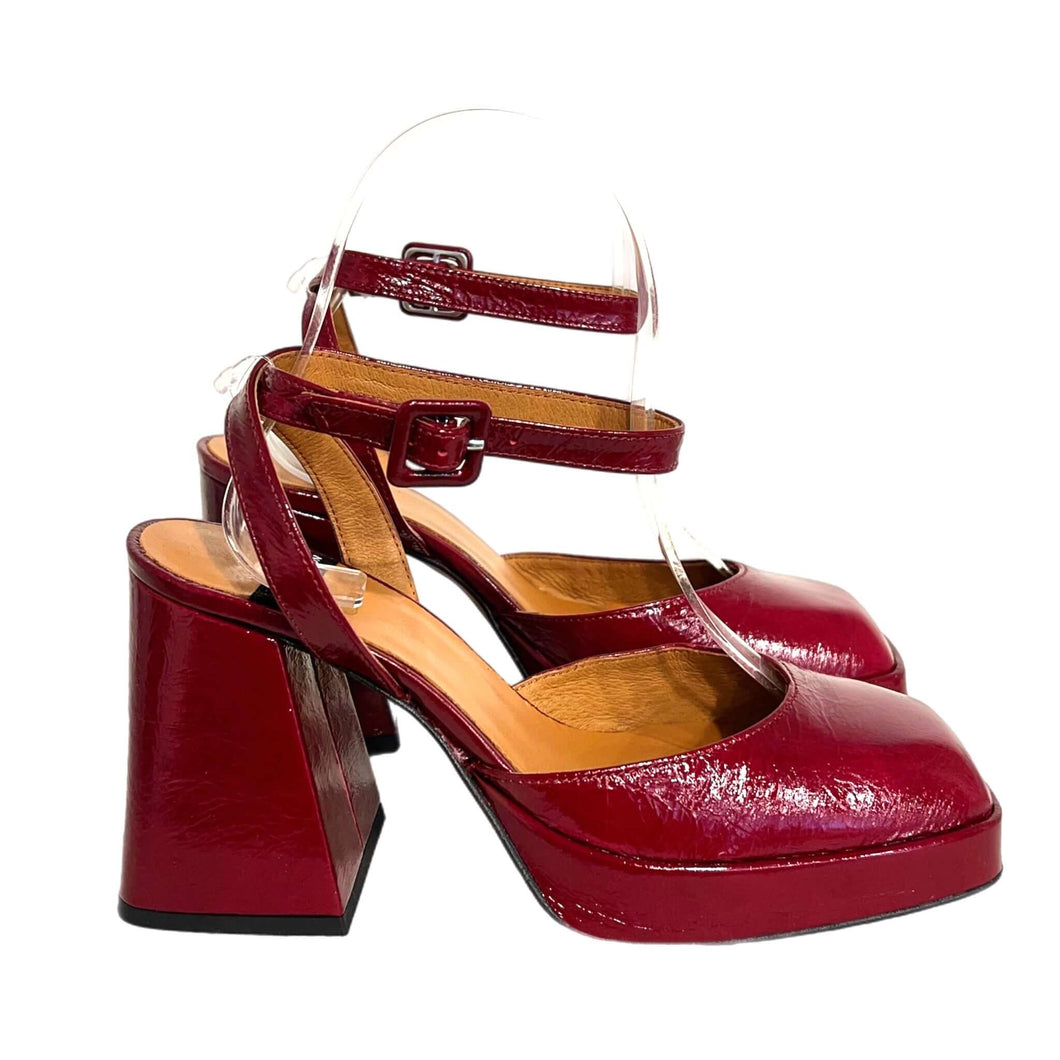 Slingback in vernice
