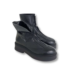 Carica l&#39;immagine nel visualizzatore di Gallery, Combat Ankle Boots
