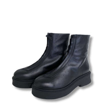 Carica l&#39;immagine nel visualizzatore di Gallery, Combat Ankle Boots
