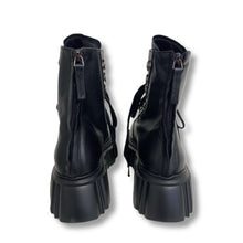 Carica l&#39;immagine nel visualizzatore di Gallery, Lace up combat boots
